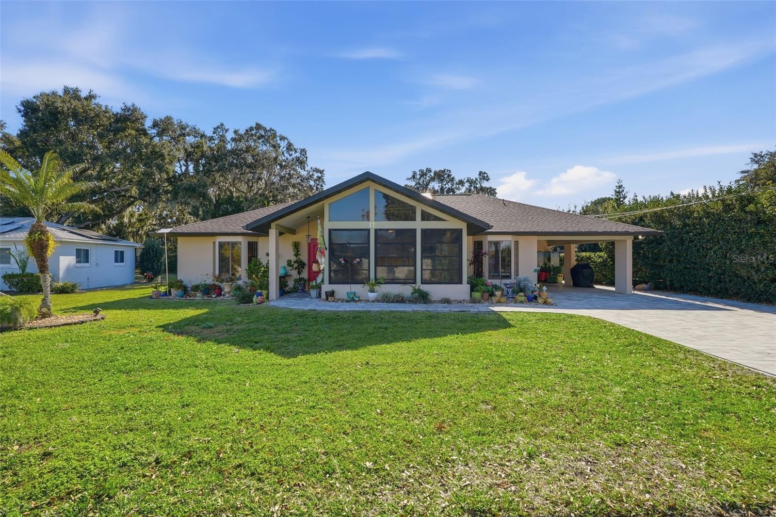 Single Family Residence in YALAHA, FL - Daniel Dourado