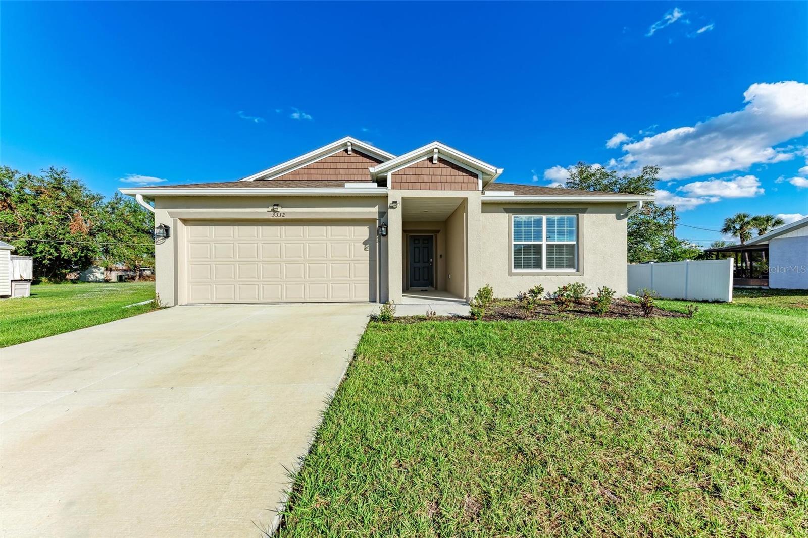 Single Family Residence em PORT CHARLOTTE, FL - Daniel Dourado