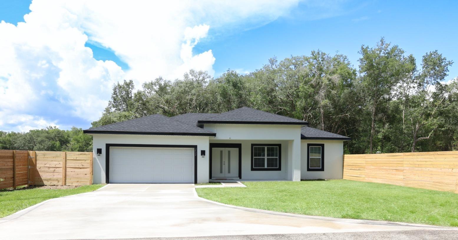Single Family Residence in DUNNELLON, FL - Daniel Dourado