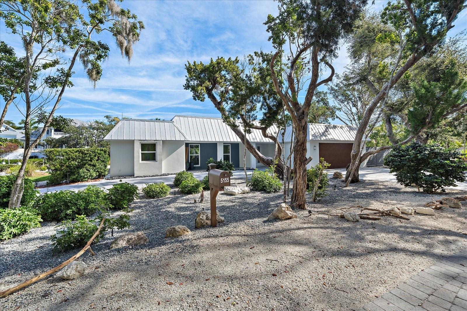 Single Family Residence in SARASOTA, FL - Daniel Dourado