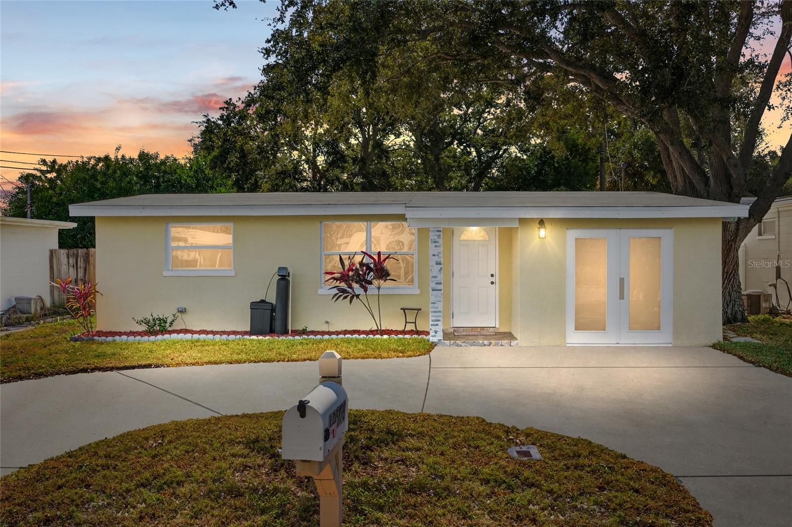 Single Family Residence in LARGO, FL - Daniel Dourado