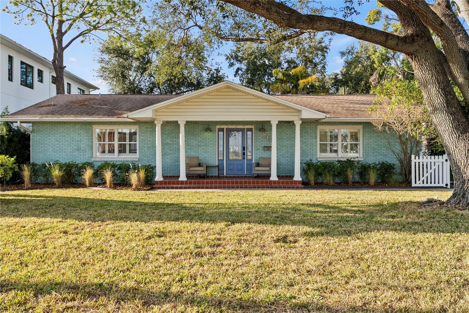 Single Family Residence in TAMPA, FL - Daniel Dourado