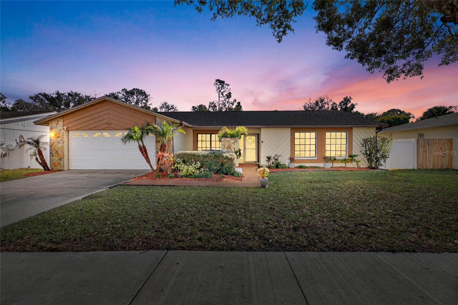 Single Family Residence in TAMPA, FL - Daniel Dourado