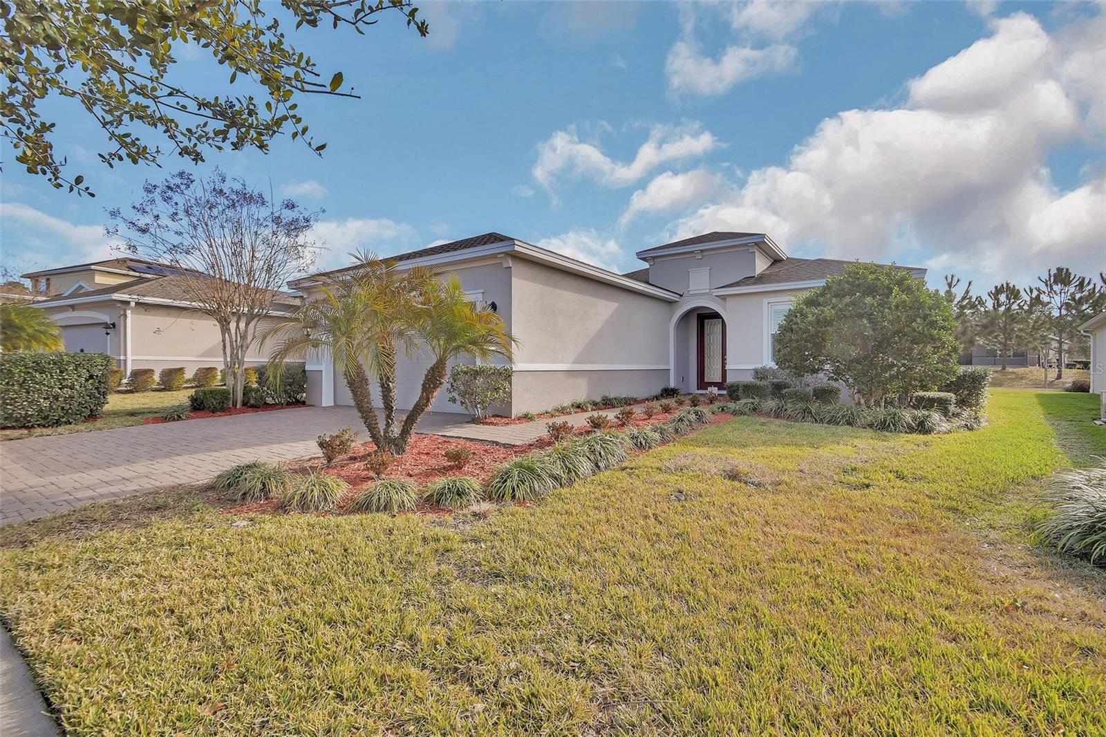 Single Family Residence in DELAND, FL - Daniel Dourado