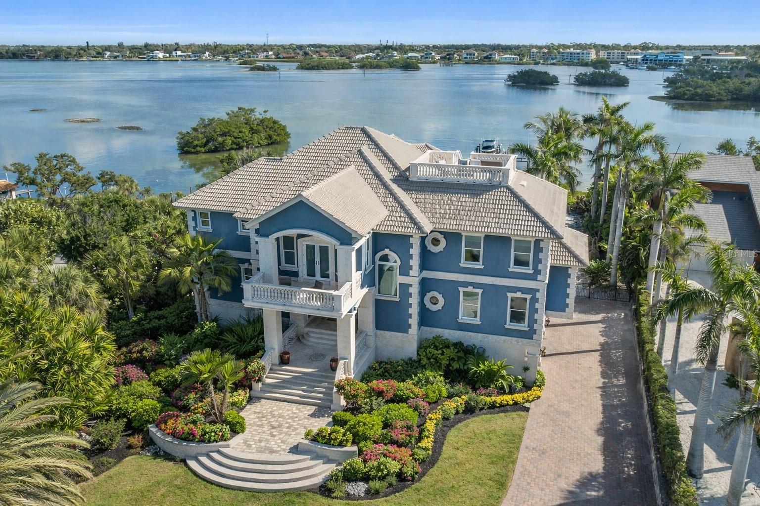 Single Family Residence in OSPREY, FL - Daniel Dourado