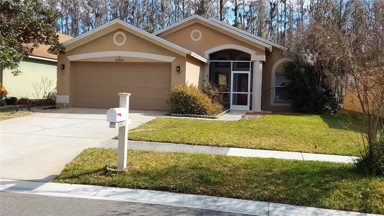 Single Family Residence in WESLEY CHAPEL, FL - Daniel Dourado
