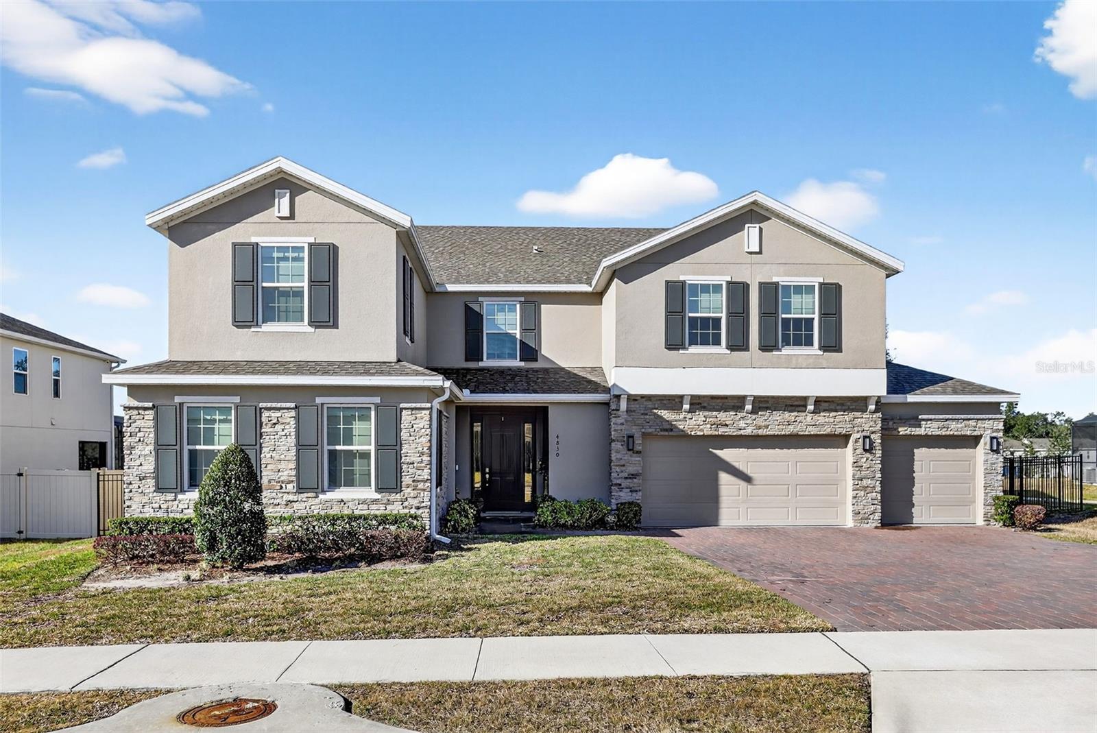 Single Family Residence in MOUNT DORA, FL - Daniel Dourado