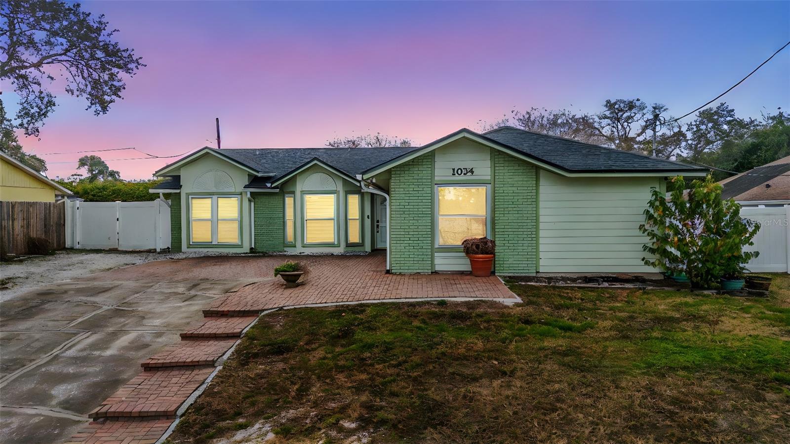 Single Family Residence in DELTONA, FL - Daniel Dourado