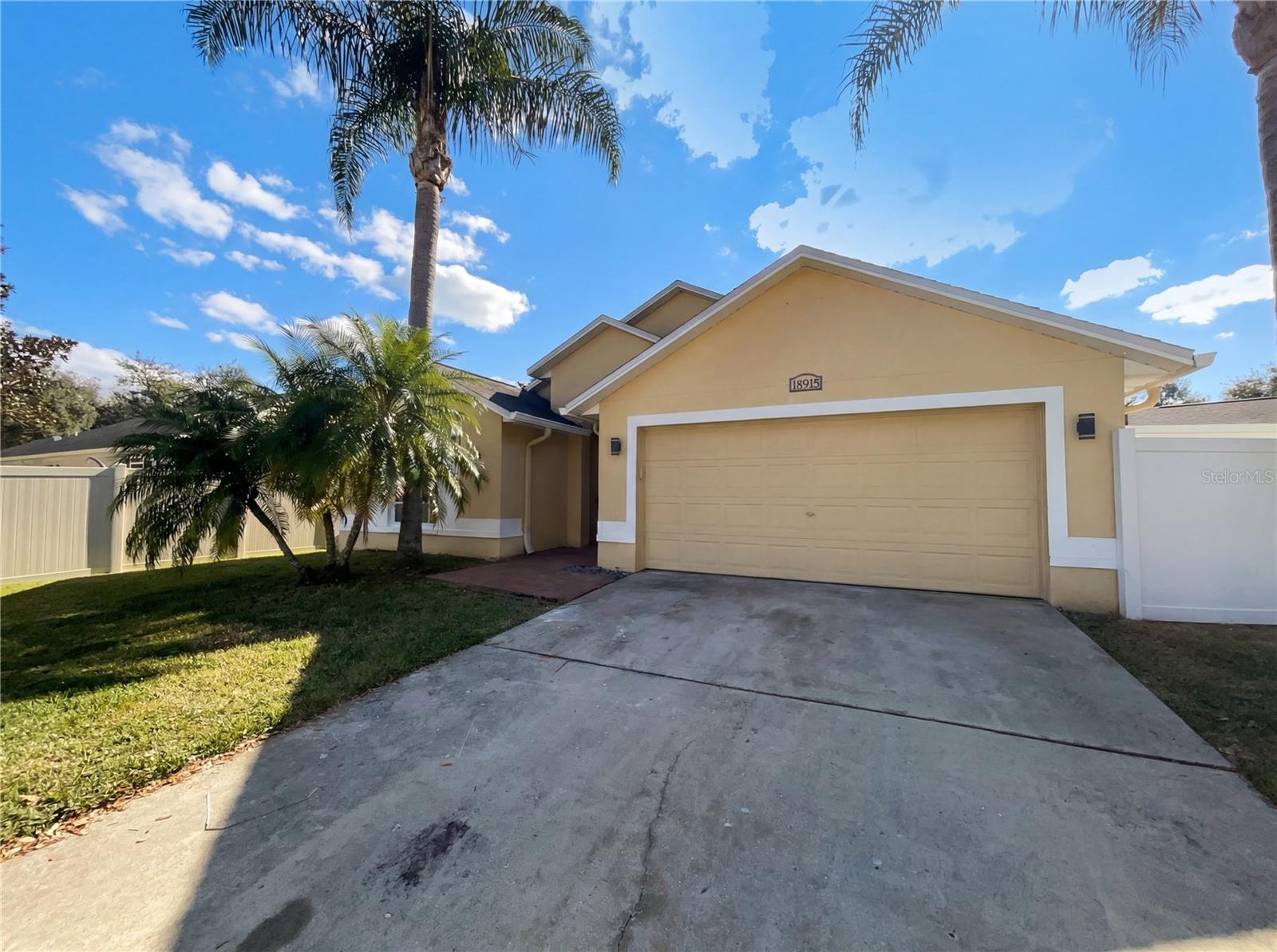 Single Family Residence in TAMPA, FL - Daniel Dourado