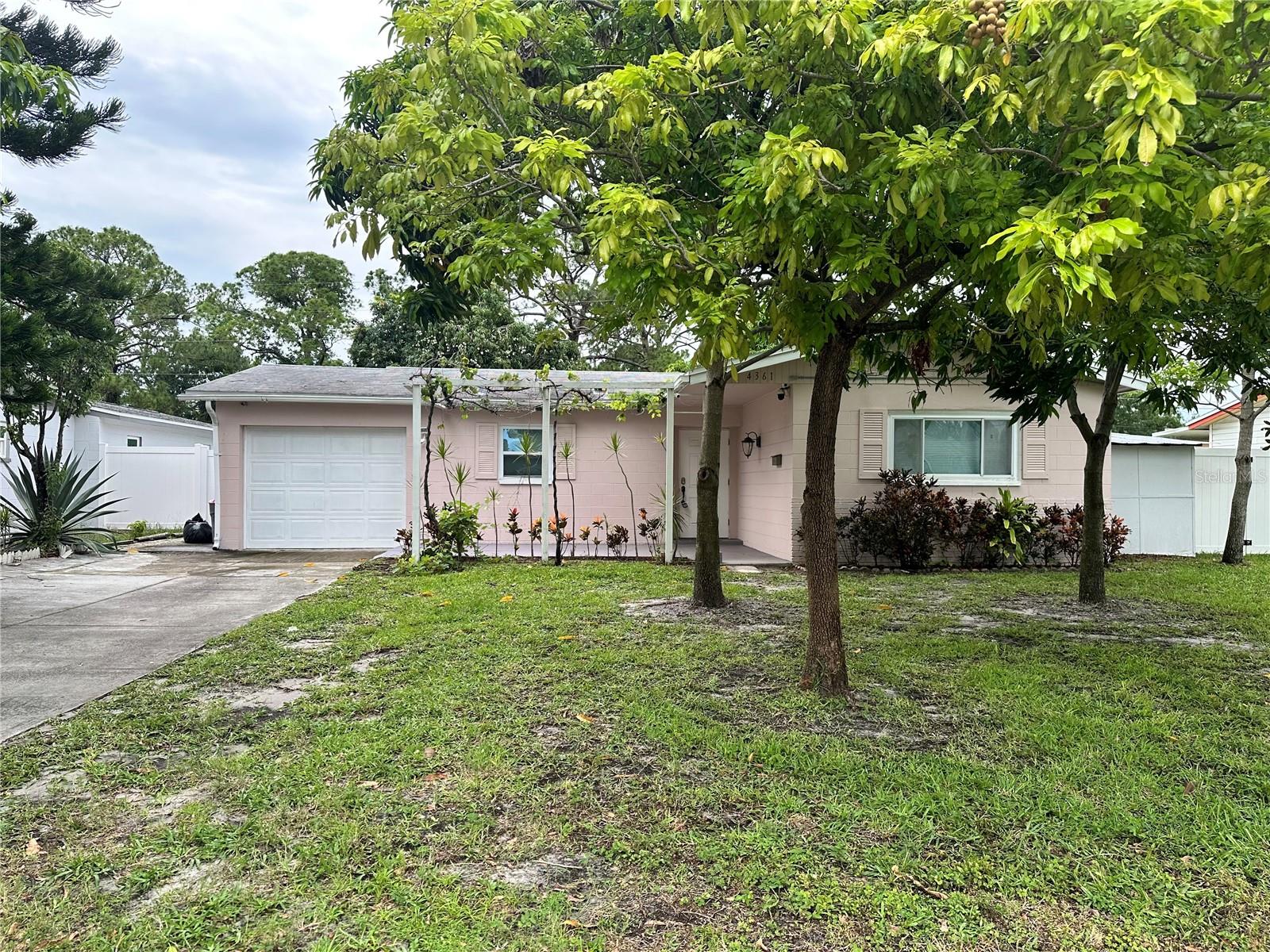Single Family Residence em PINELLAS PARK, FL - Daniel Dourado
