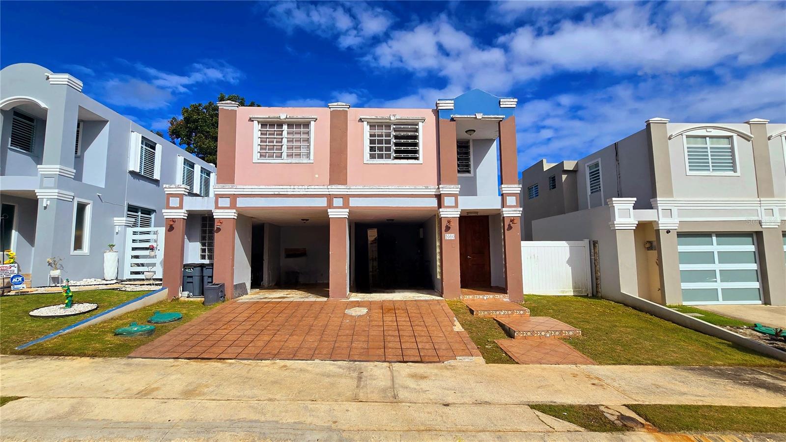 Single Family Residence in TOA ALTA, PR - Daniel Dourado