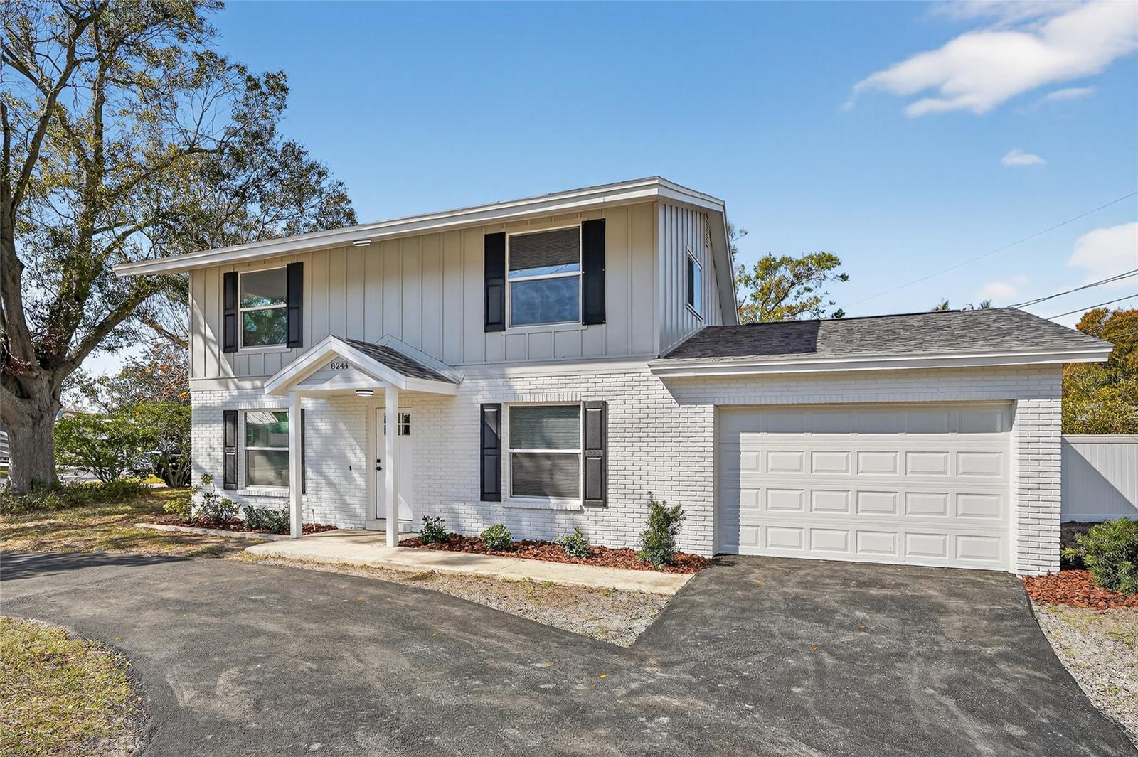 Single Family Residence in SEMINOLE, FL - Daniel Dourado