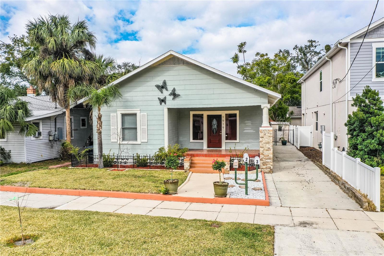 Single Family Residence in TAMPA, FL - Daniel Dourado