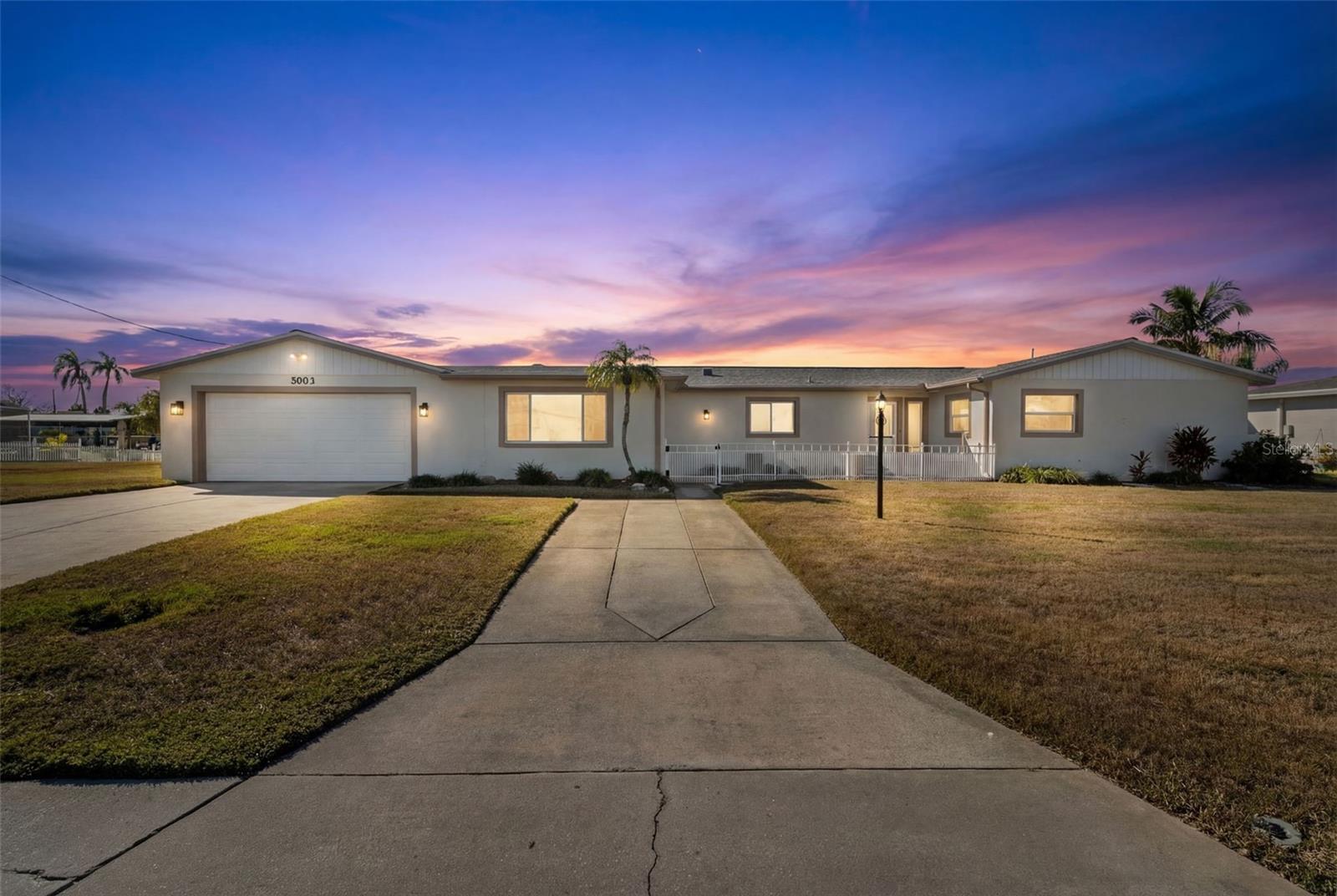 Single Family Residence in PALMETTO, FL - Daniel Dourado