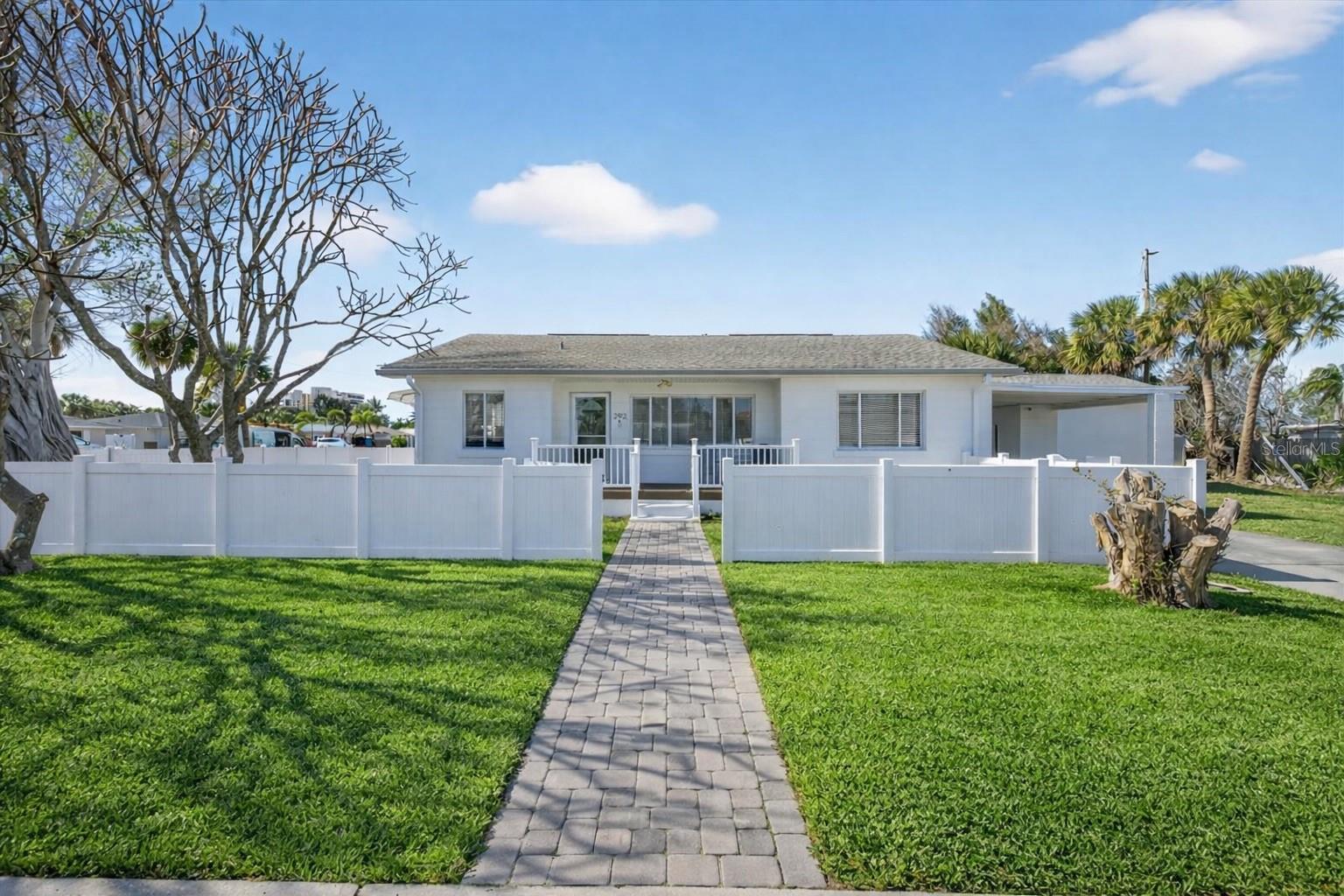 Single Family Residence in ST PETE BEACH, FL - Daniel Dourado