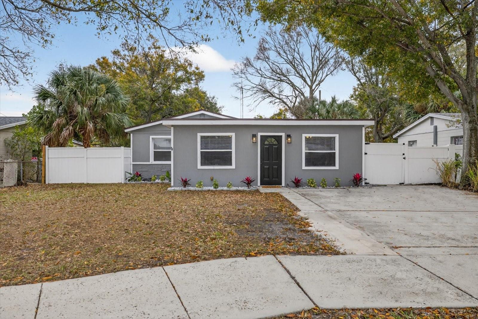 Single Family Residence in PINELLAS PARK, FL - Daniel Dourado