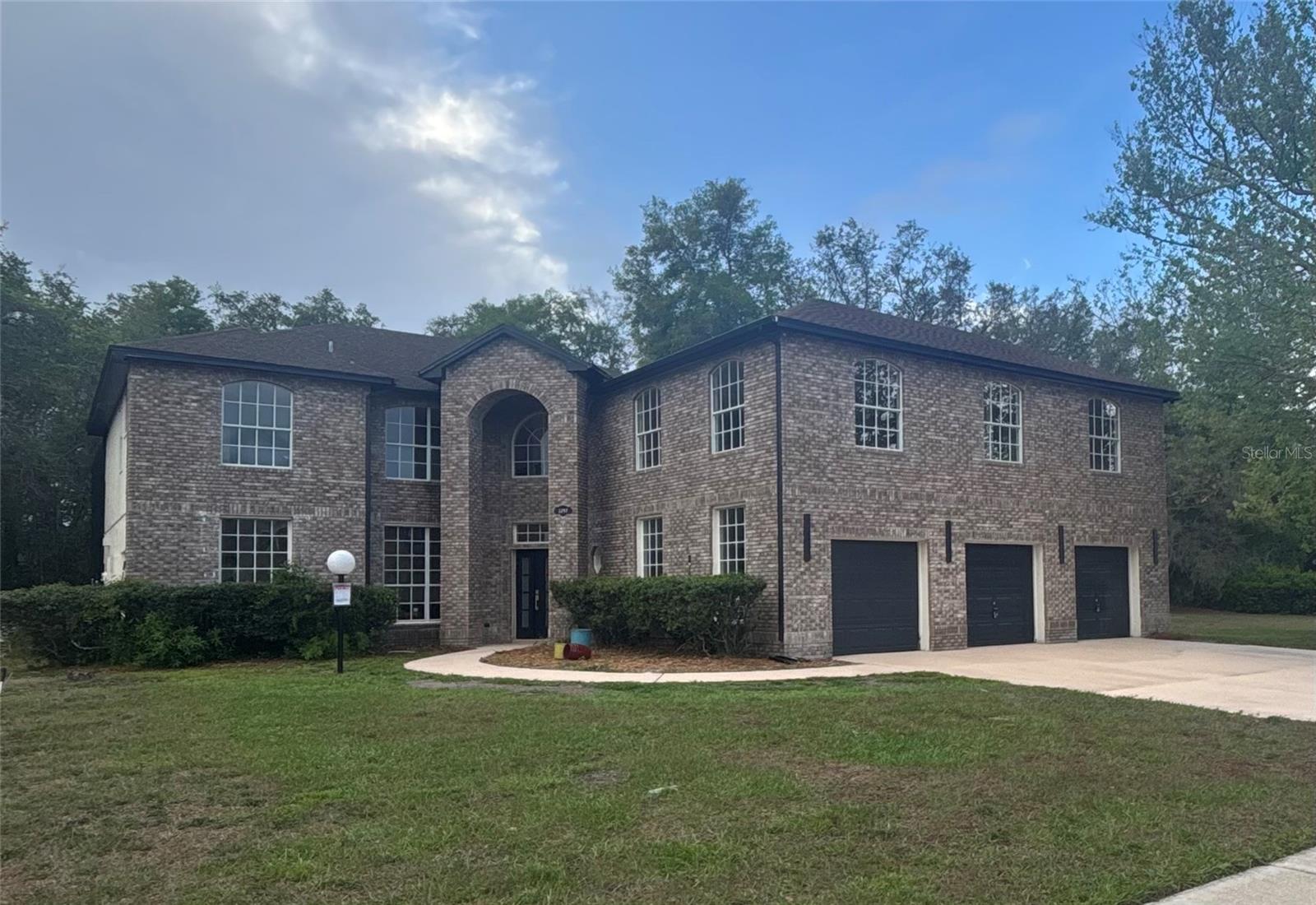 Single Family Residence in OVIEDO, FL - Daniel Dourado