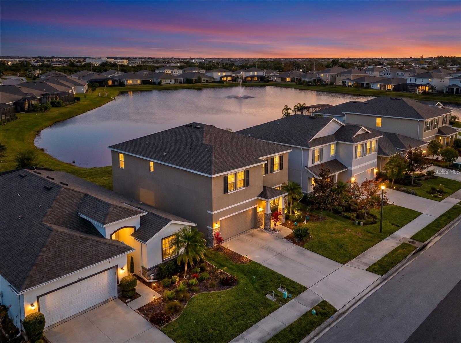 Single Family Residence in BRADENTON, FL - Daniel Dourado