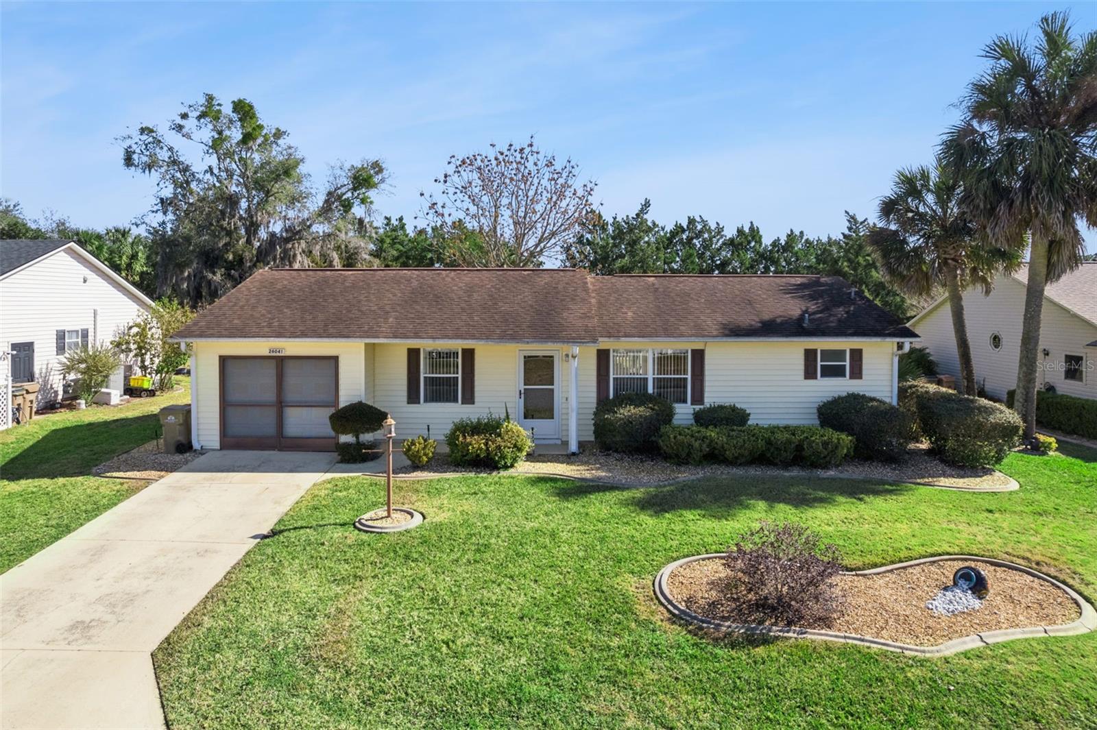Single Family Residence in LEESBURG, FL - Daniel Dourado