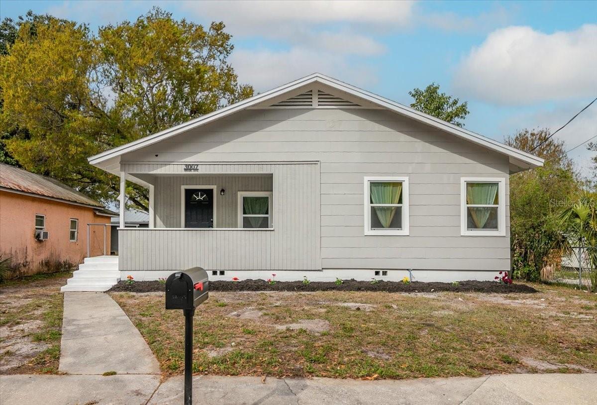 Single Family Residence in SARASOTA, FL - Daniel Dourado