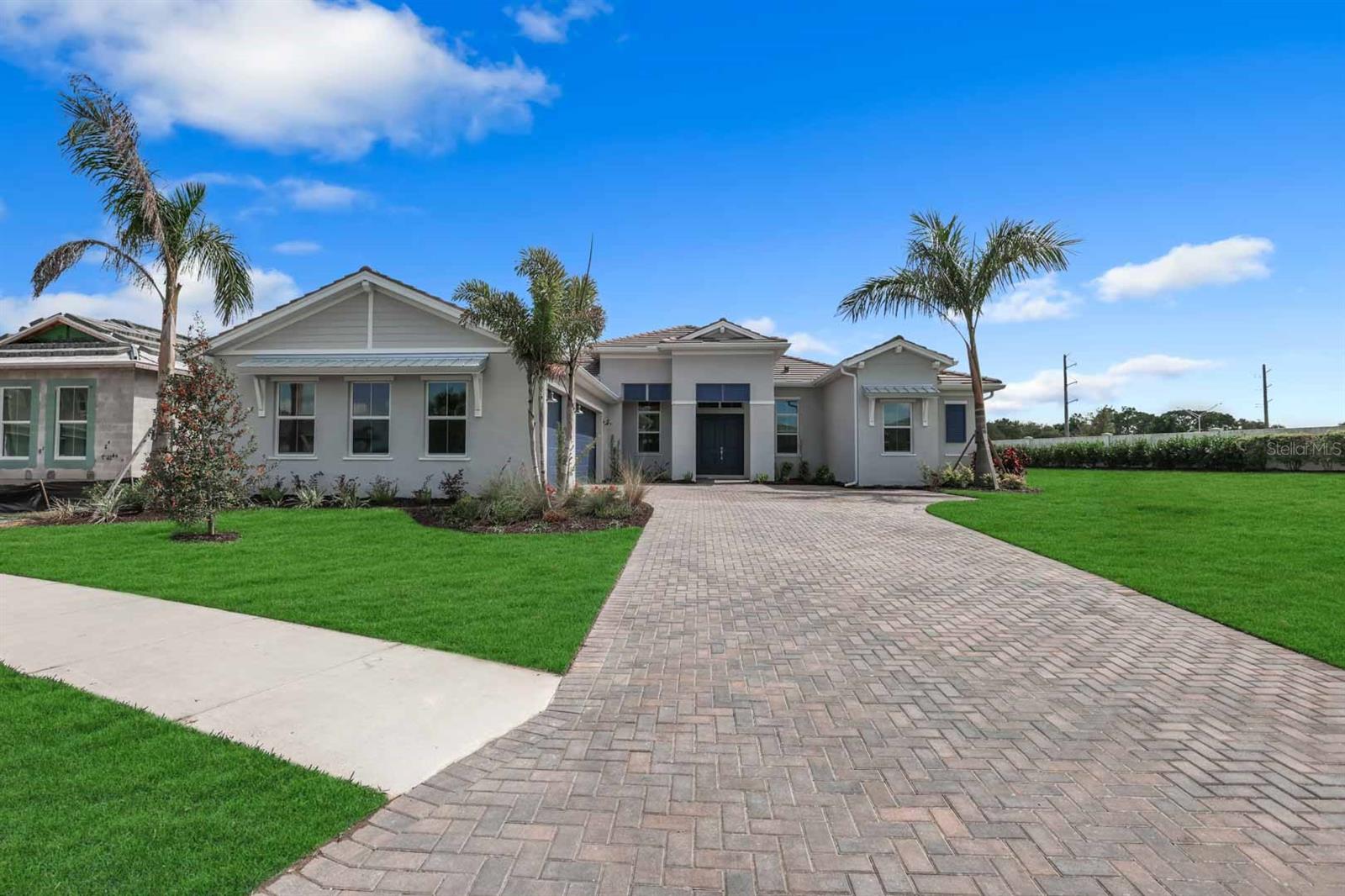 Single Family Residence in BRADENTON, FL - Daniel Dourado