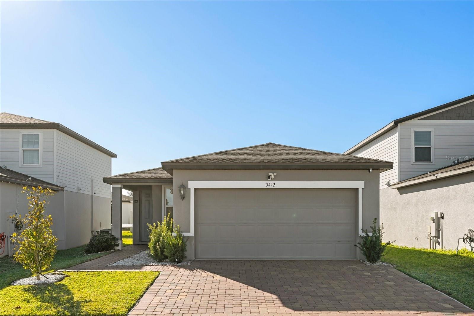 Single Family Residence in DAVENPORT, FL - Daniel Dourado