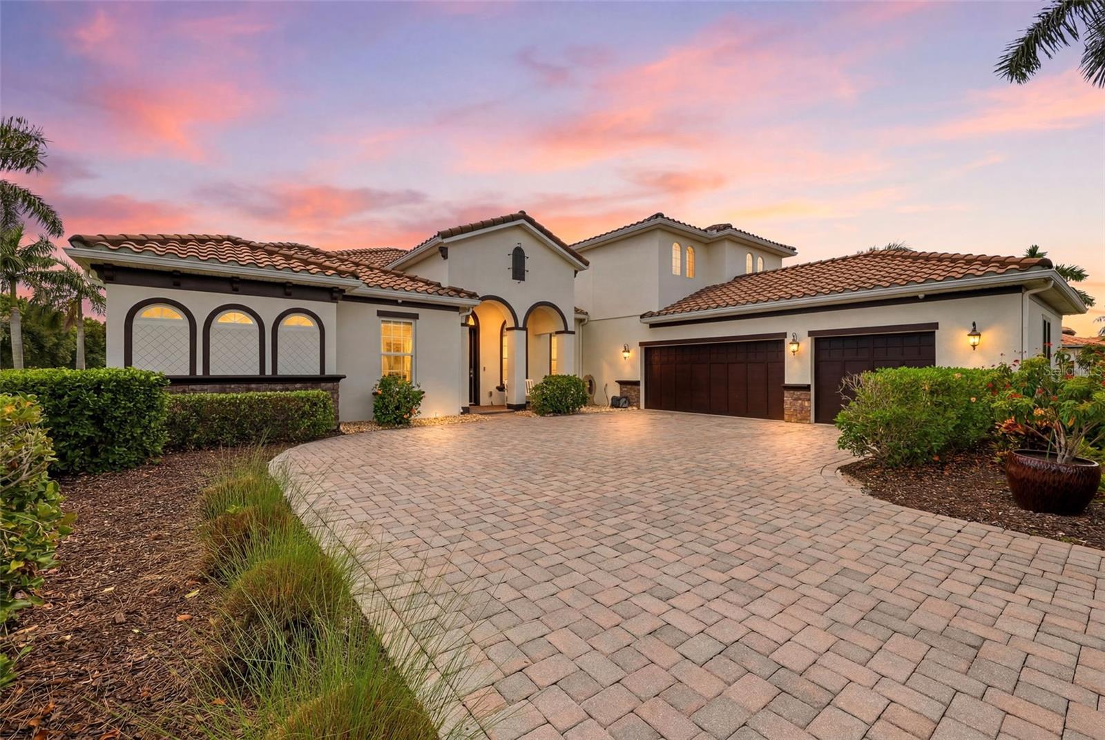 Single Family Residence in BRADENTON, FL - Daniel Dourado