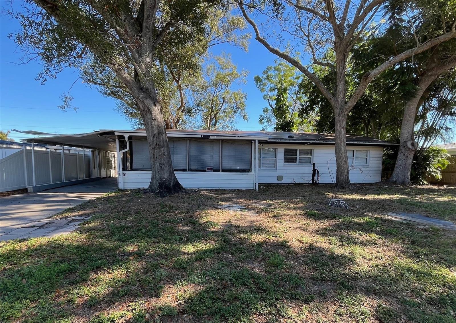 Single Family Residence in SARASOTA, FL - Daniel Dourado