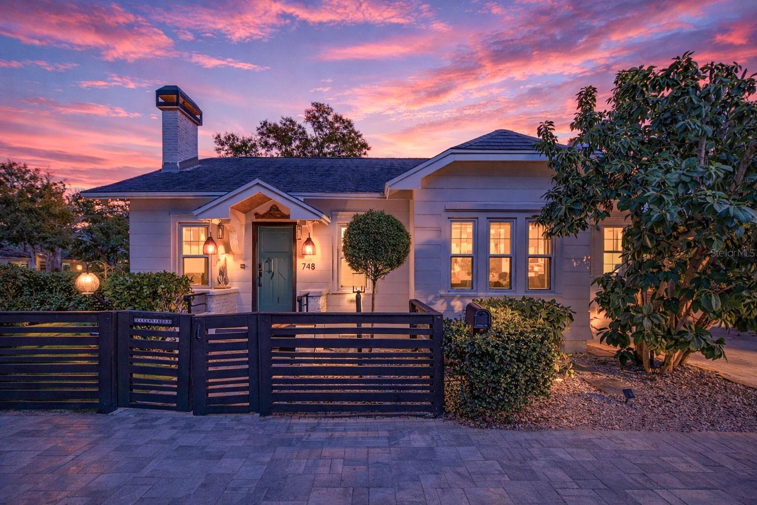 Single Family Residence in ST PETERSBURG, FL - Daniel Dourado