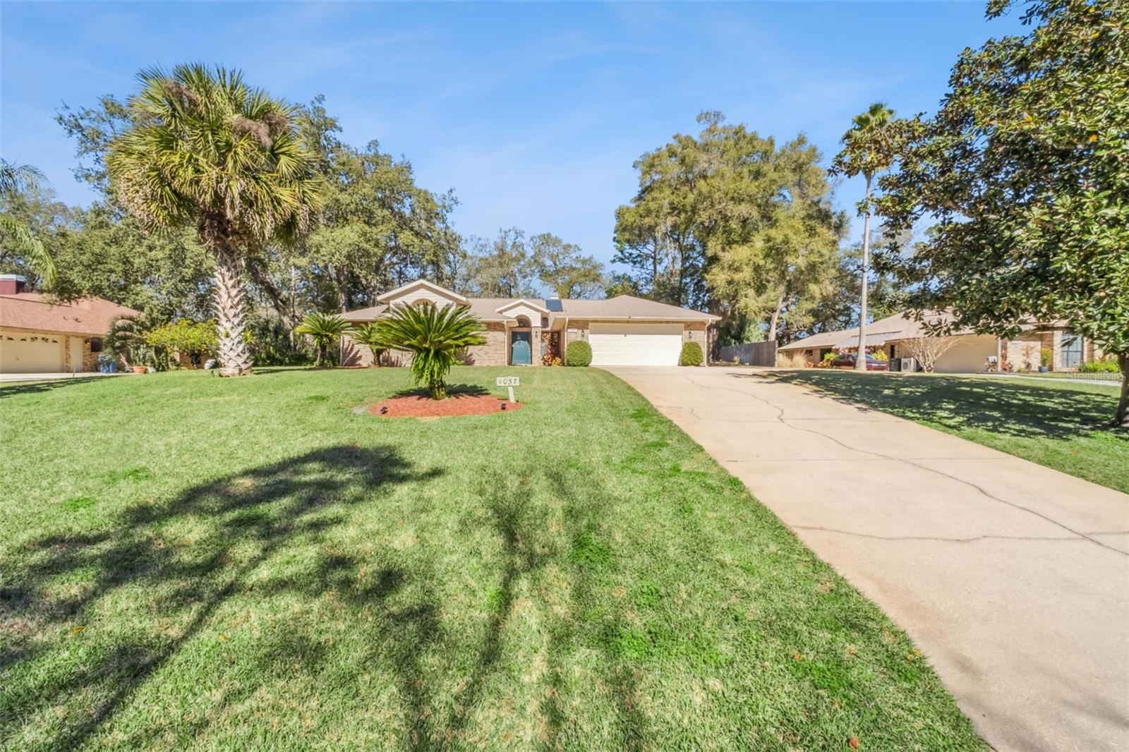 Single Family Residence in DELAND, FL - Daniel Dourado