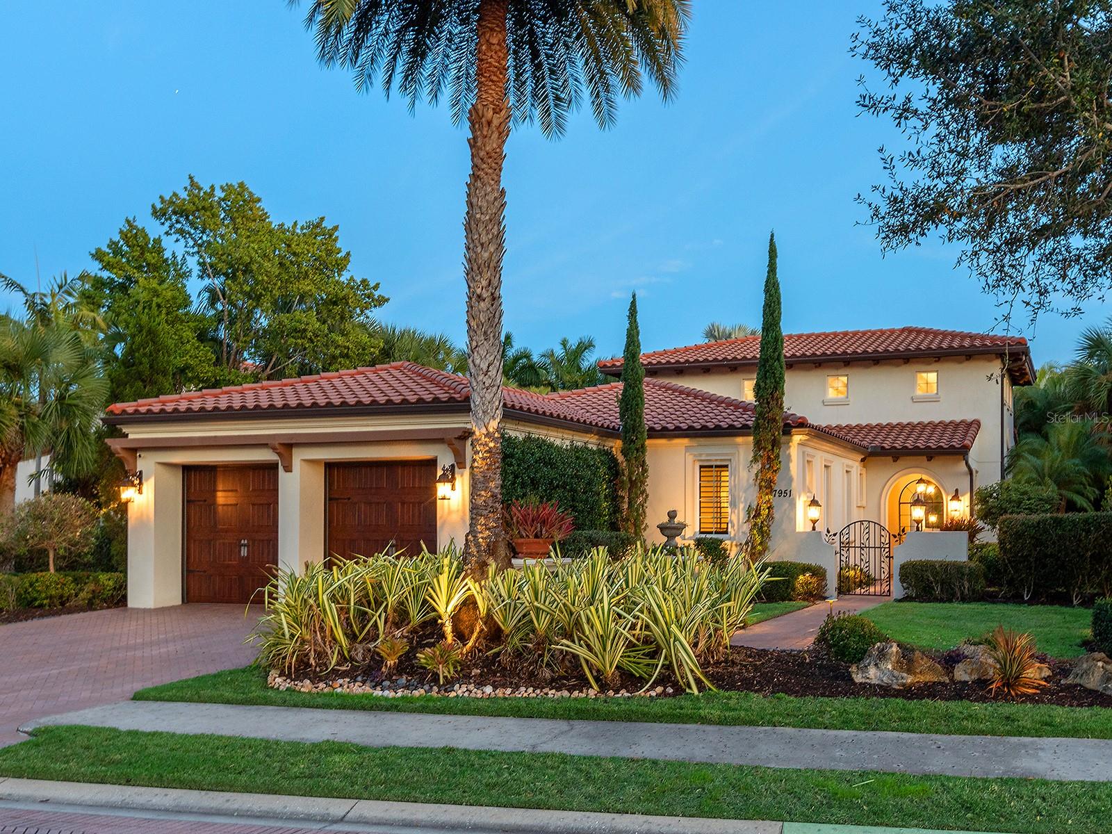 Single Family Residence in LAKEWOOD RANCH, FL - Daniel Dourado