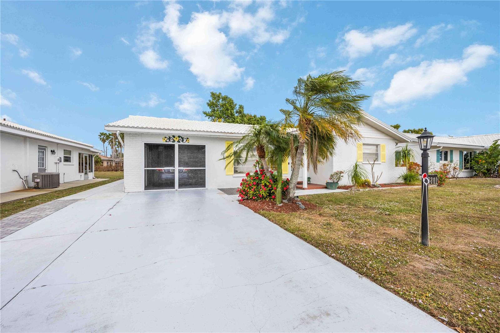 Single Family Residence in BRADENTON, FL - Daniel Dourado