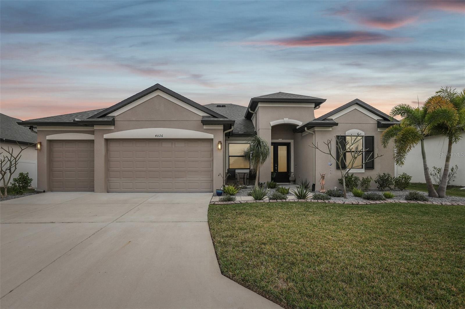 Single Family Residence in SUN CITY CENTER, FL - Daniel Dourado