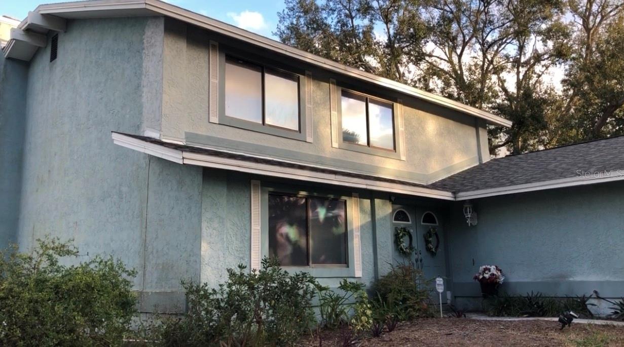 Single Family Residence in SEMINOLE, FL - Daniel Dourado