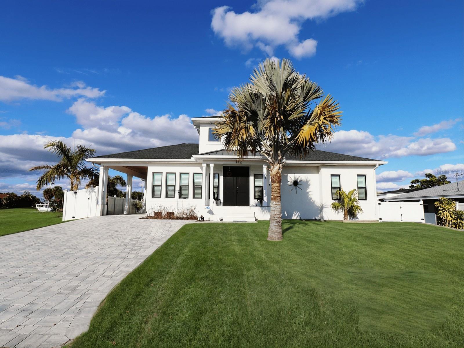 Single Family Residence in PORT CHARLOTTE, FL - Daniel Dourado