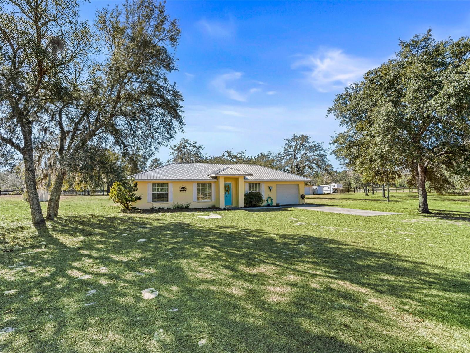 Single Family Residence in WILLISTON, FL - Daniel Dourado