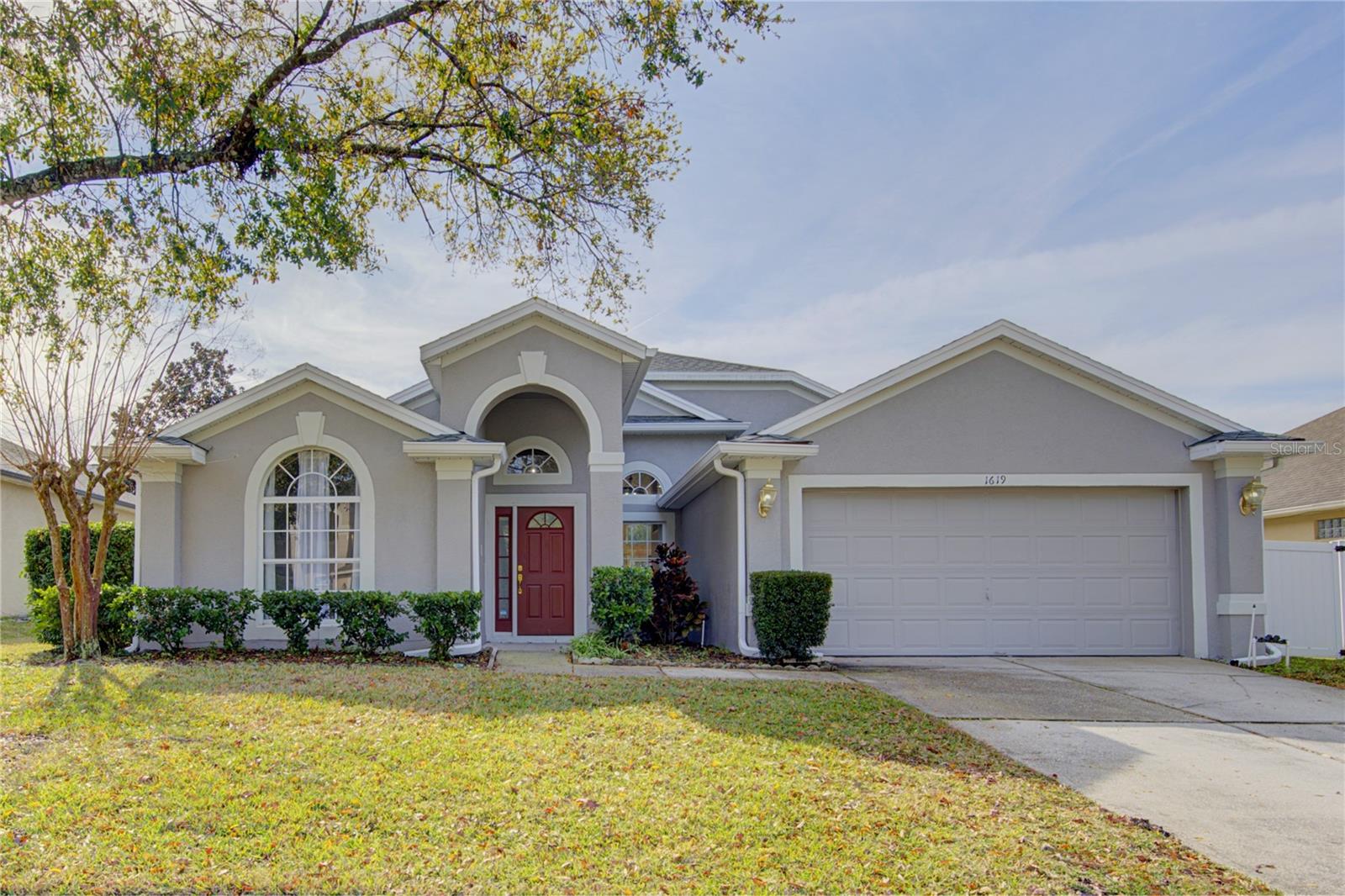 Single Family Residence in OVIEDO, FL - Daniel Dourado
