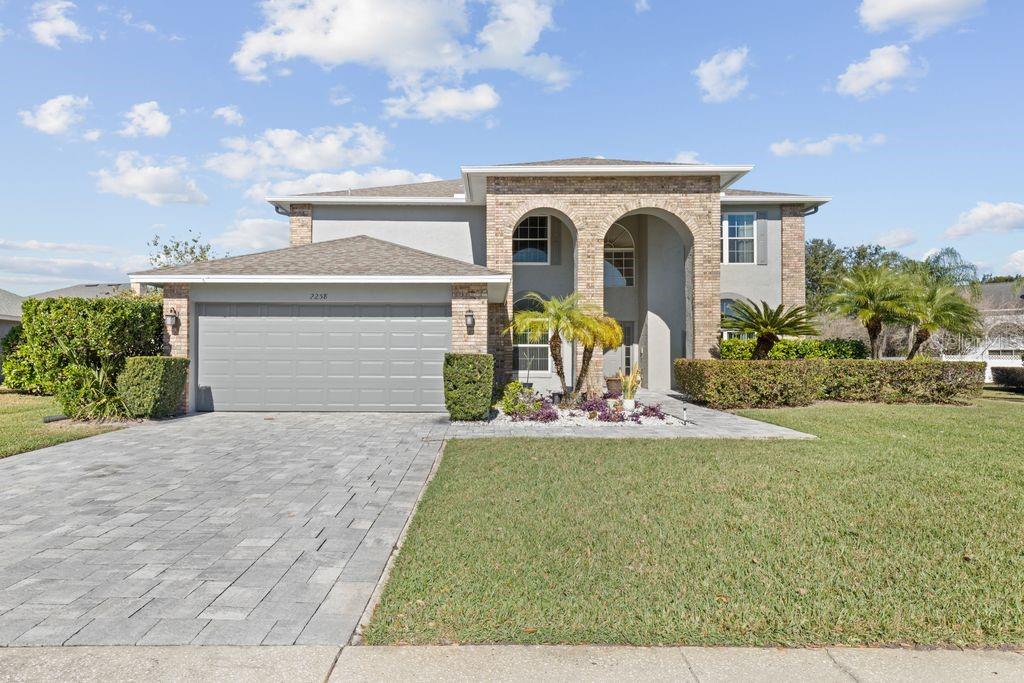 Single Family Residence in OVIEDO, FL - Daniel Dourado