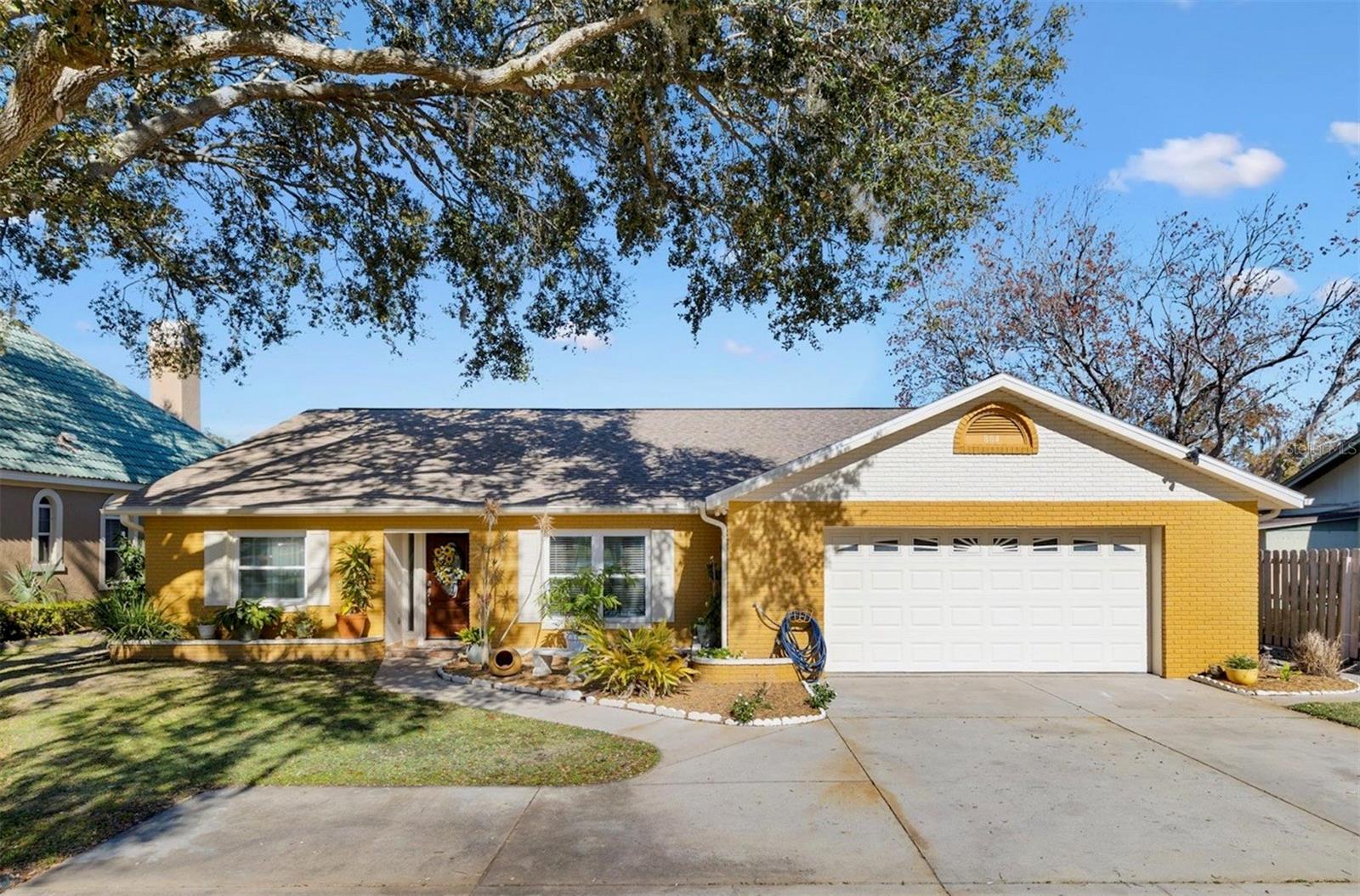 Single Family Residence in LEESBURG, FL - Daniel Dourado