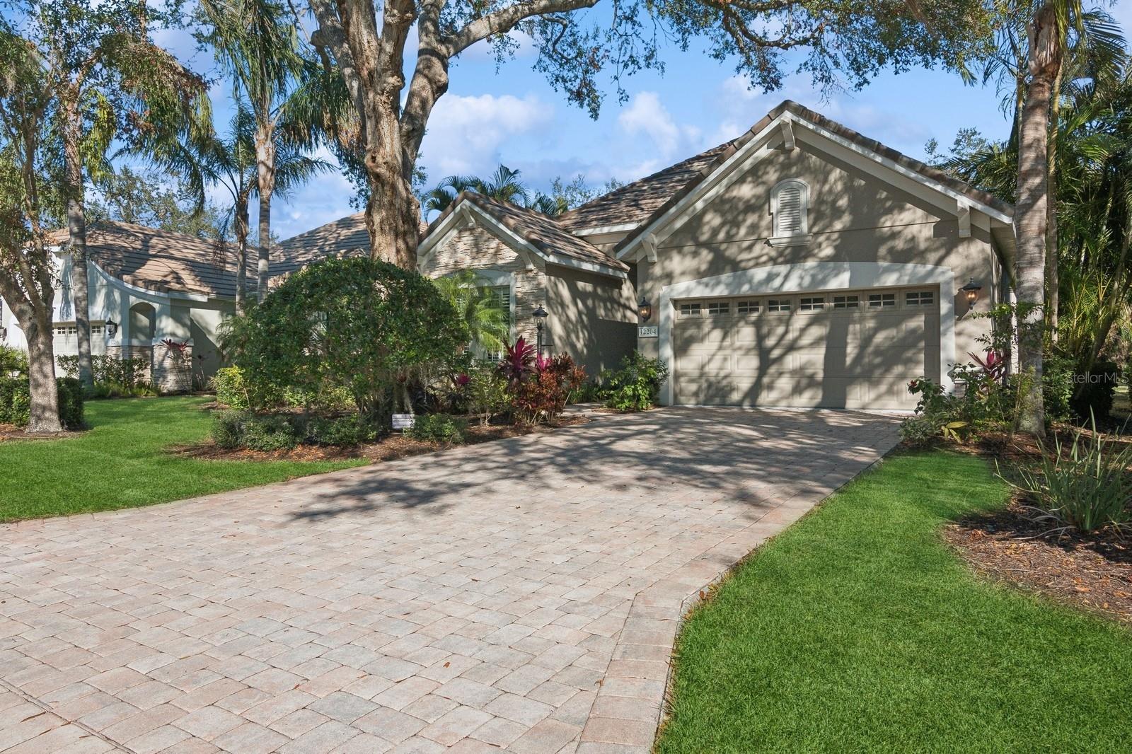 Single Family Residence in LAKEWOOD RANCH, FL - Daniel Dourado