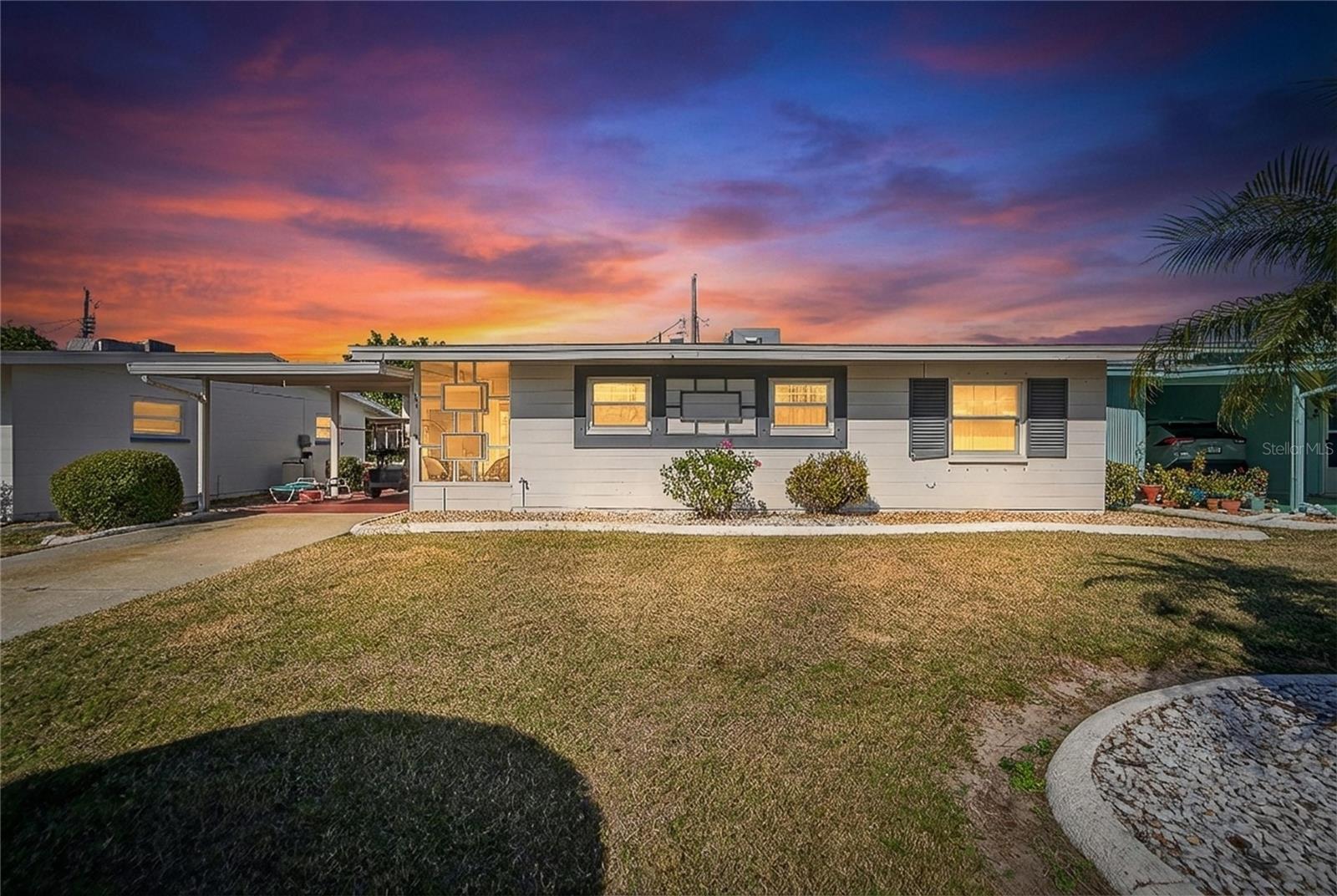 Single Family Residence in SUN CITY CENTER, FL - Daniel Dourado