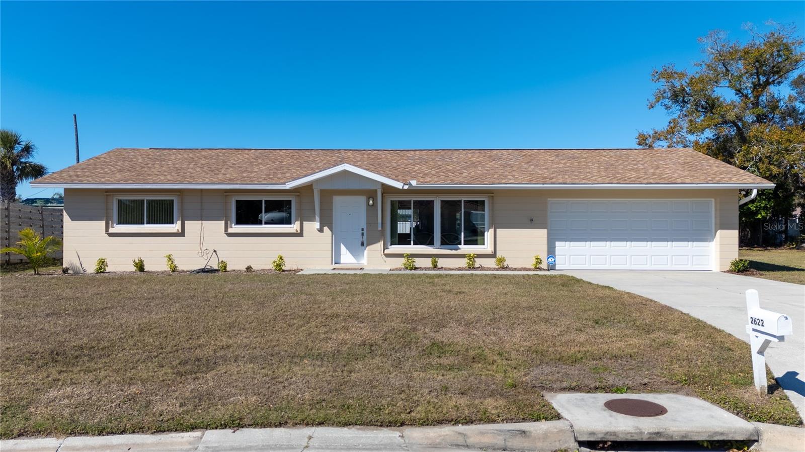 Single Family Residence in SARASOTA, FL - Daniel Dourado