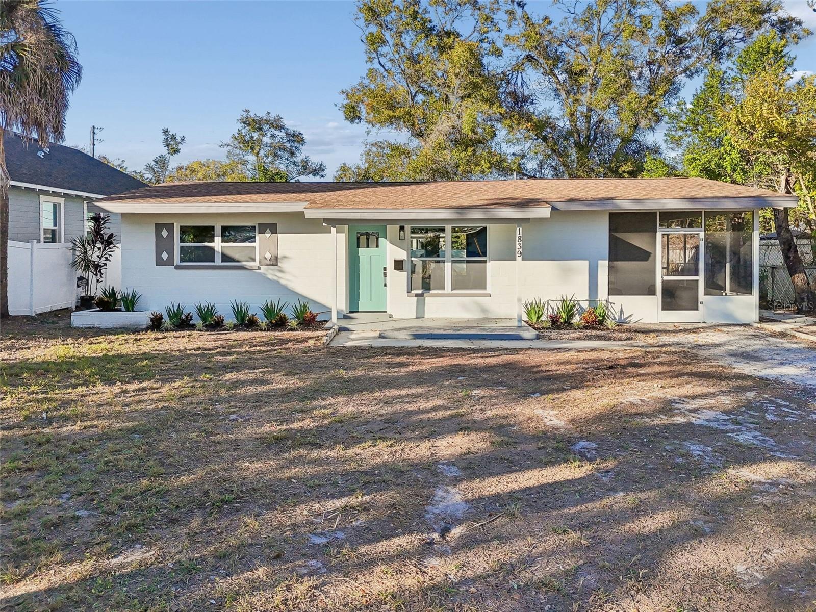 Single Family Residence in ST PETERSBURG, FL - Daniel Dourado