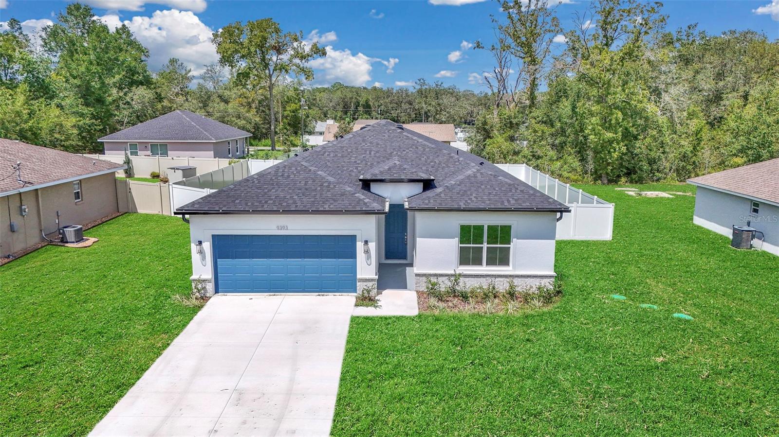 Single Family Residence in SUMMERFIELD, FL - Daniel Dourado