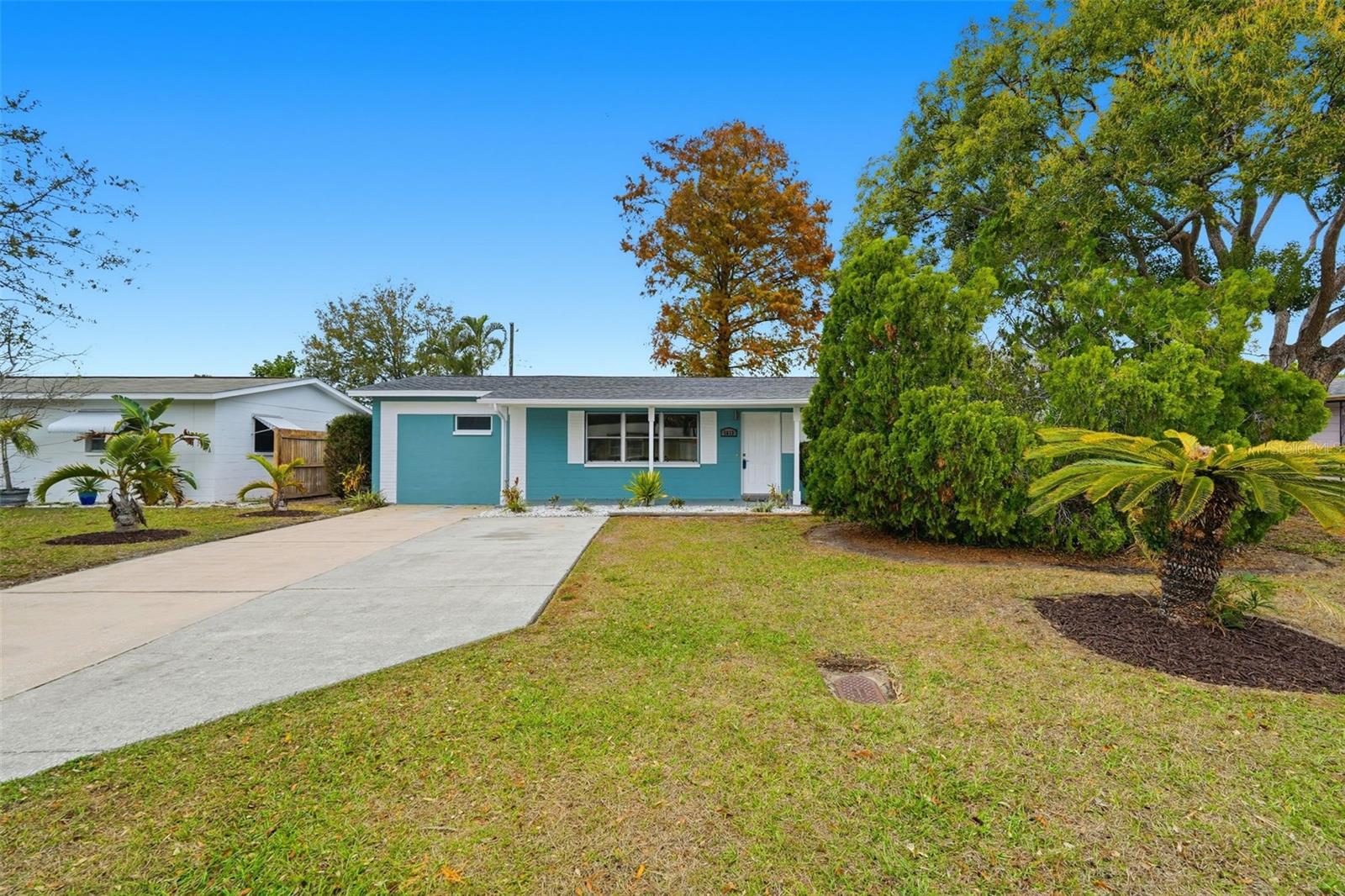 Single Family Residence in ST PETERSBURG, FL - Daniel Dourado