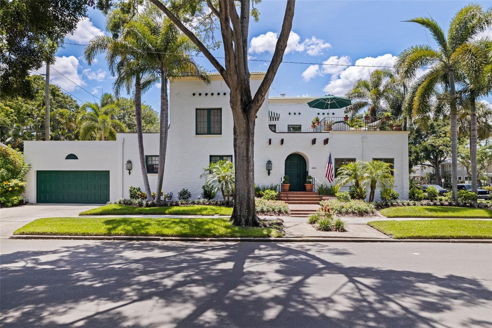Single Family Residence in ST PETERSBURG, FL - Daniel Dourado
