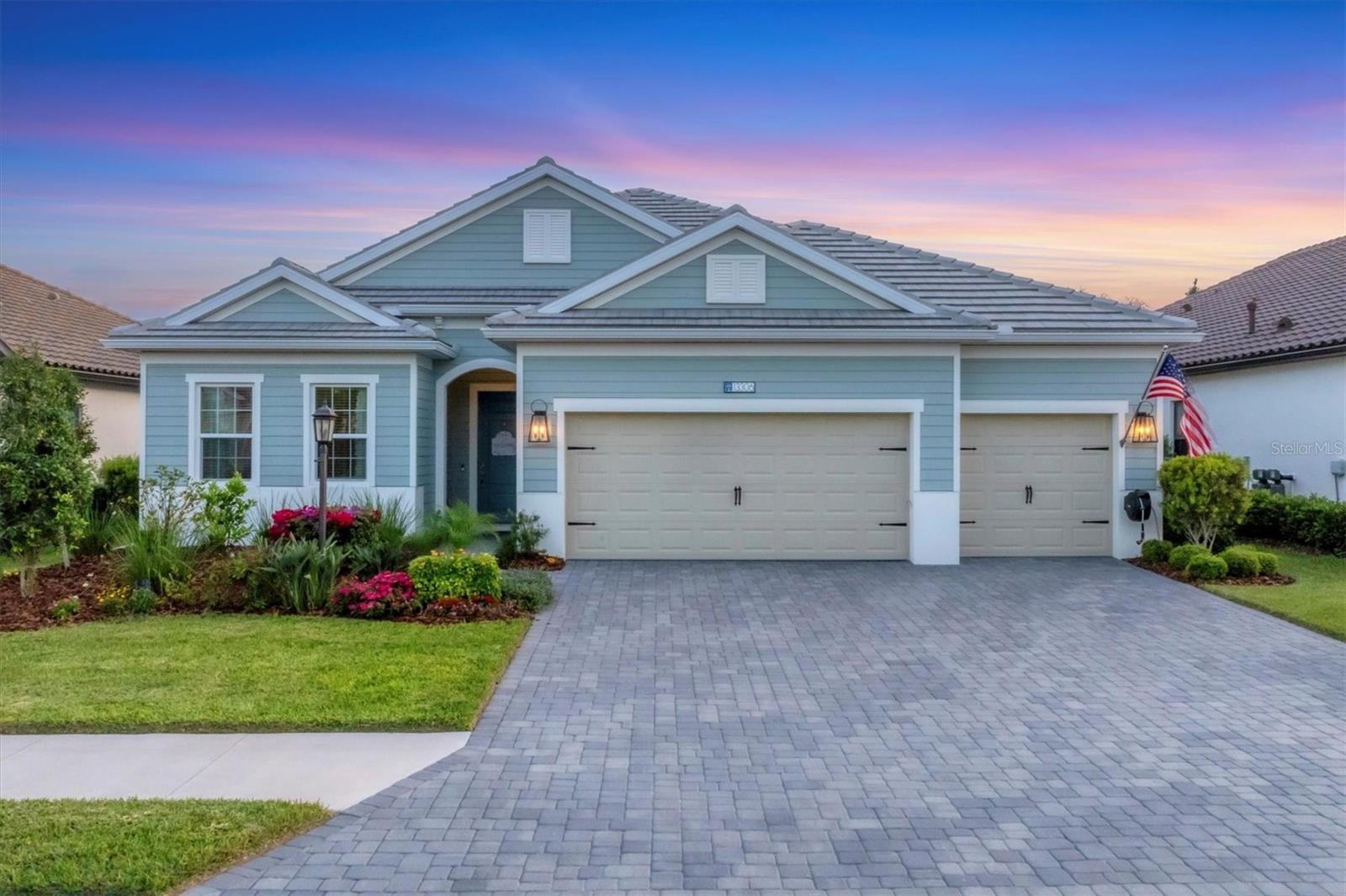 Single Family Residence in BRADENTON, FL - Daniel Dourado