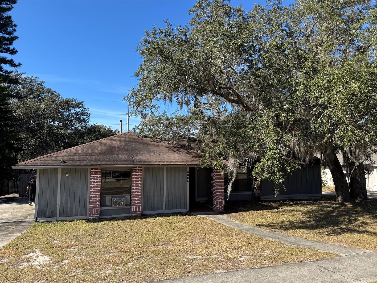 Single Family Residence in CASSELBERRY, FL - Daniel Dourado
