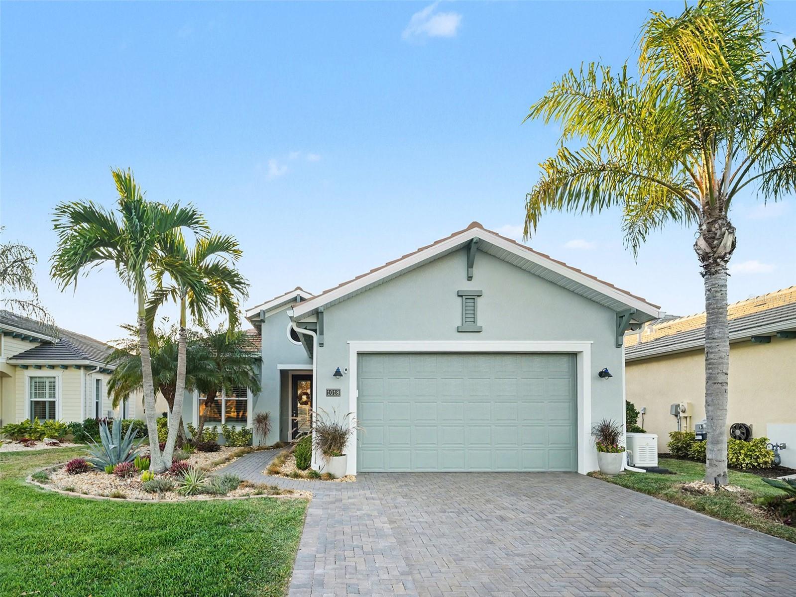 Single Family Residence in BRADENTON, FL - Daniel Dourado
