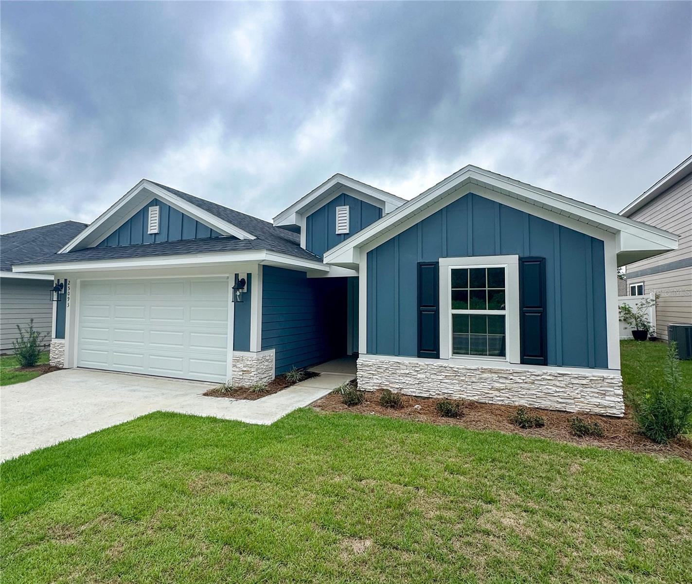 Single Family Residence in ALACHUA, FL - Daniel Dourado